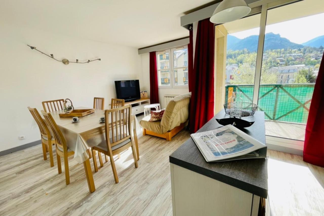 Bright 50 M With Balcony And View On The Valley Briançon Exterior foto