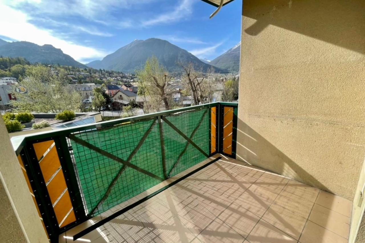Bright 50 M With Balcony And View On The Valley Briançon Exterior foto